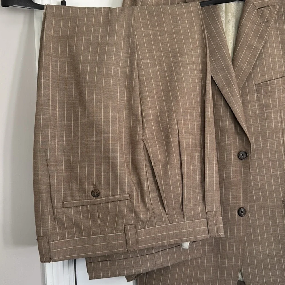 STEVE HARVEY CELEBRITY EDITION TAN STRIPED 3PC SUIT SIZE 44R/38R